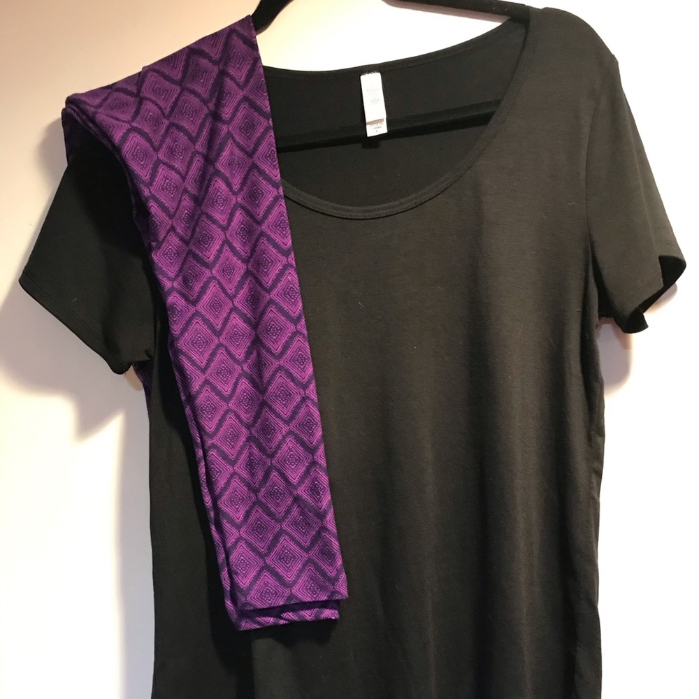 Lularoe Small Classic T w/OS Leggings